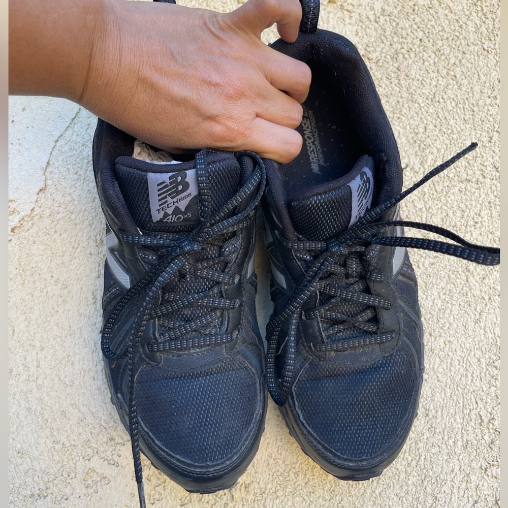 New Balance Men’s Black Athletic Sneakers size 10 1/2